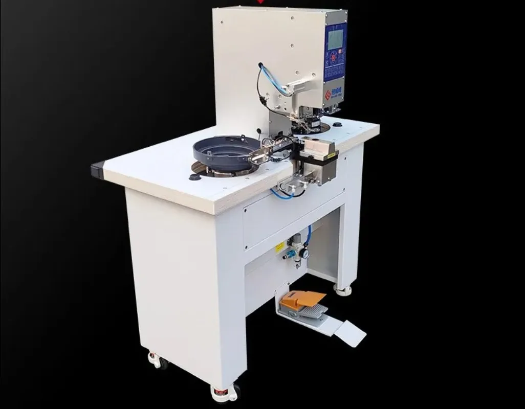 Fully Automatic Eyelet Punching Machine, Integrated Buckle Feeding Machine for Garment Corn Button Processing