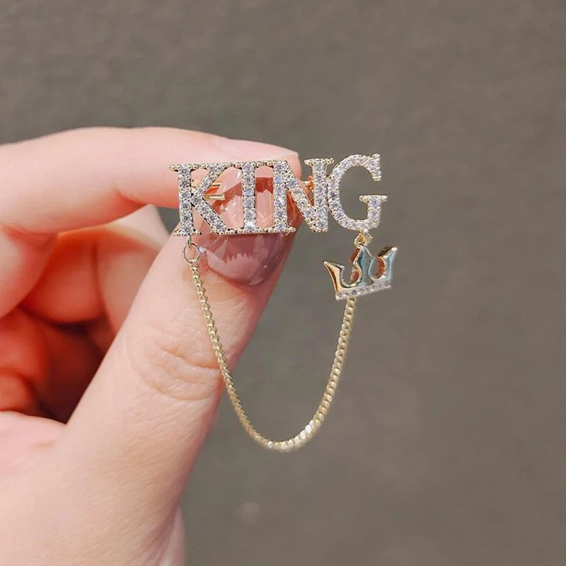 New Fashion Man And Women Ladies Brooch Cute Letter King Sweater Coat Accessories Luxury Brooch Party Wedding Brooches Pin