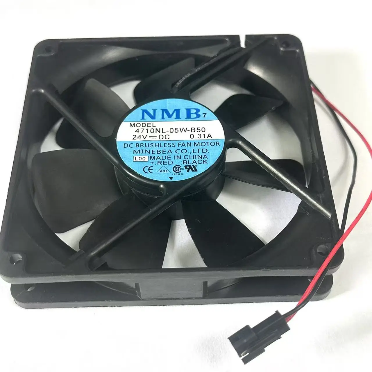 

NMB-MAT 4710NL-05W-B50 DC 24V 0.31A 120x120x25mm 2-wire Server Cooling Fan