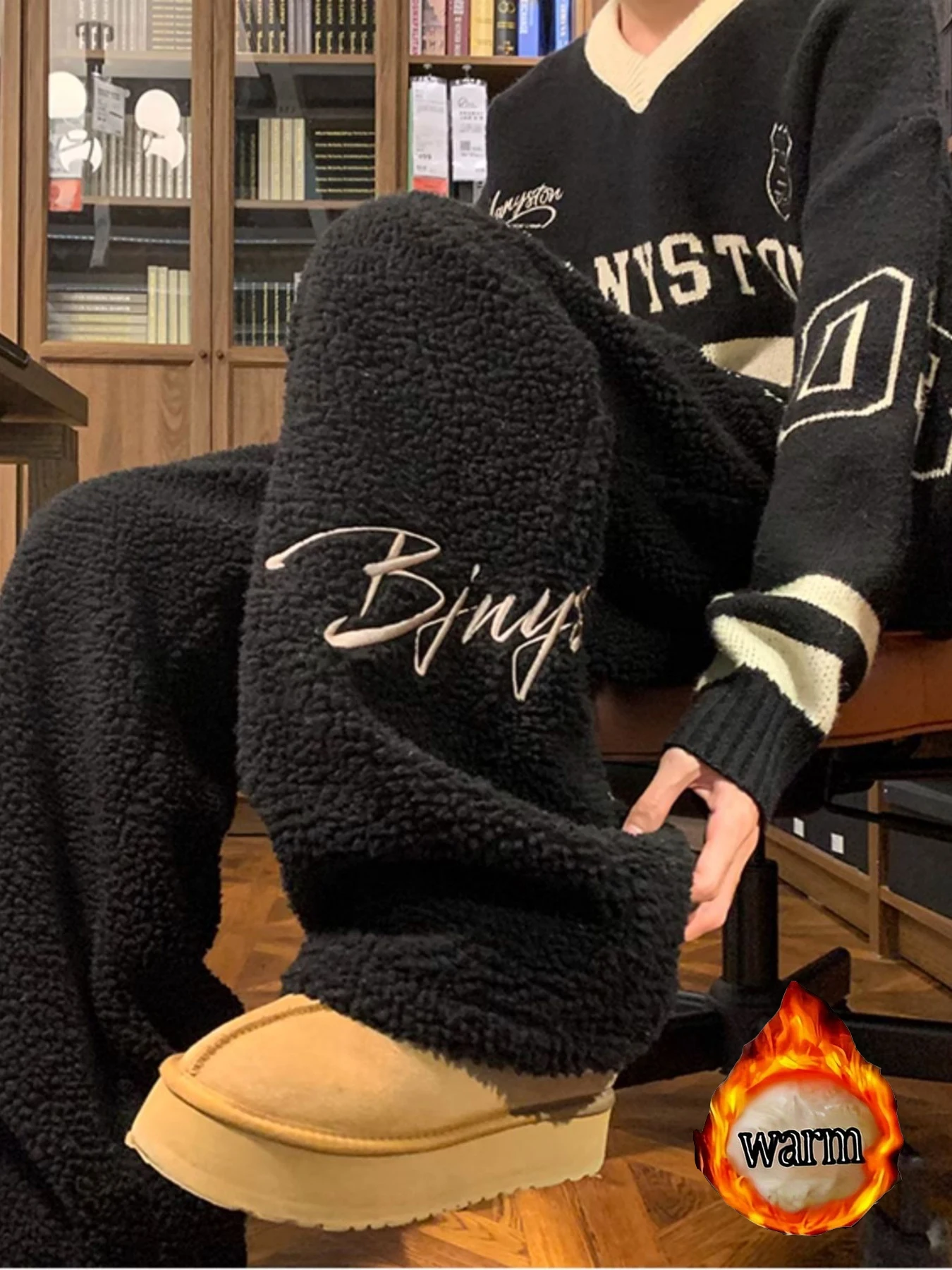 겨울용 방한 양면 플리스 캐주얼 스트레이트 팬츠, 자수 레터링이 있는 새로운 디자인, 루즈하고 다용도, 청소년을 위한 스포티하고 따뜻한 면 팬츠, 드레이프 와이드 팬츠, 트렌디한 플리스 안감과 두꺼운 팬츠