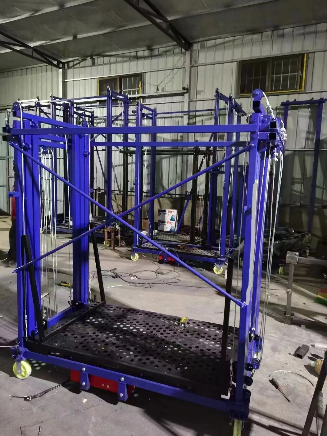 4m 6m Escadas de elevação elétricas móveis Plataformas de trabalho de elevador de andaime para construção de edifícios internos e externos