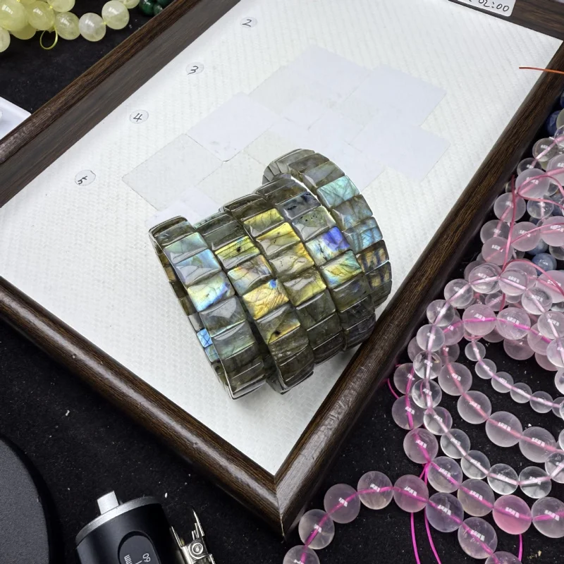 

Purple Labradorite Bracelet: Fashionable And Versatile