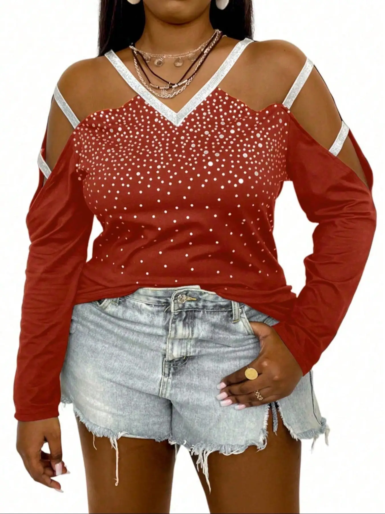 Damska koszulka plus size, wygodny, elastyczny materiał, idealna do noszenia na co dzień i na lato, stylowy krój na każdą okazję.