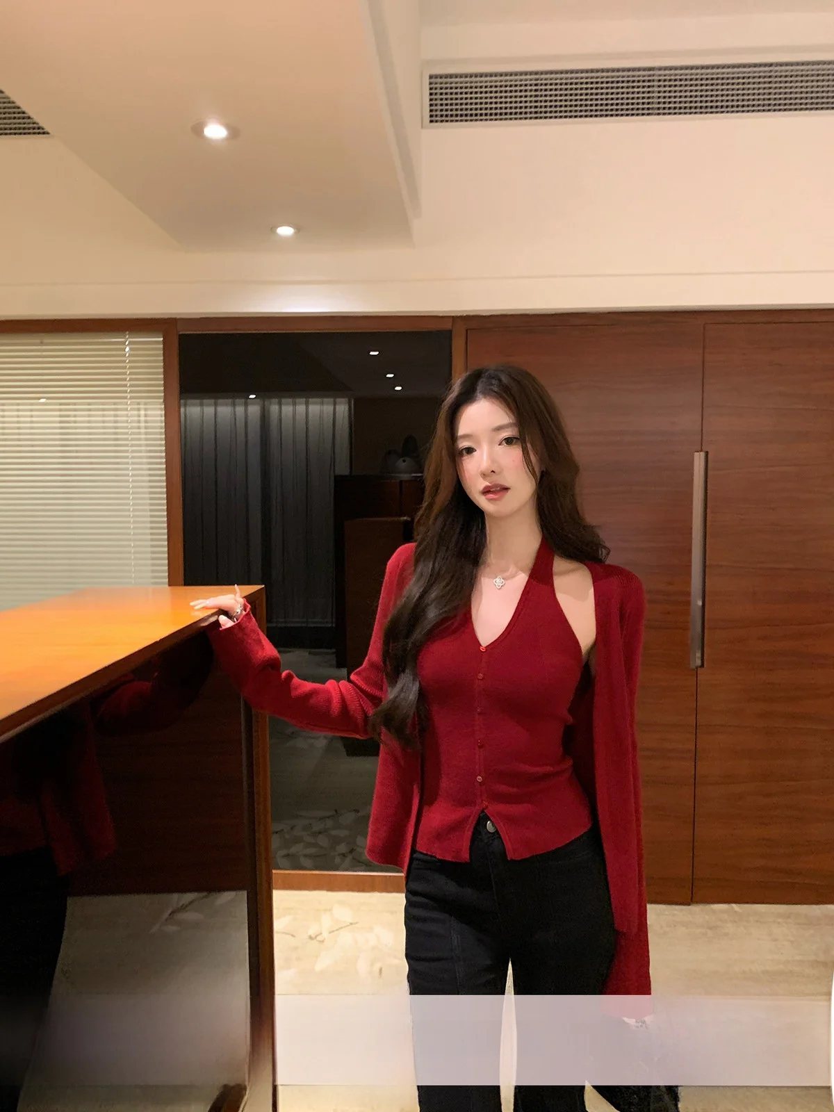 

Красный вязаный свитер женский, приталенный, универсальный, для повседневной носки, Yoli Zhang Yuli, из полиэфирного волокна, с длинными рукавами, круглый вырез