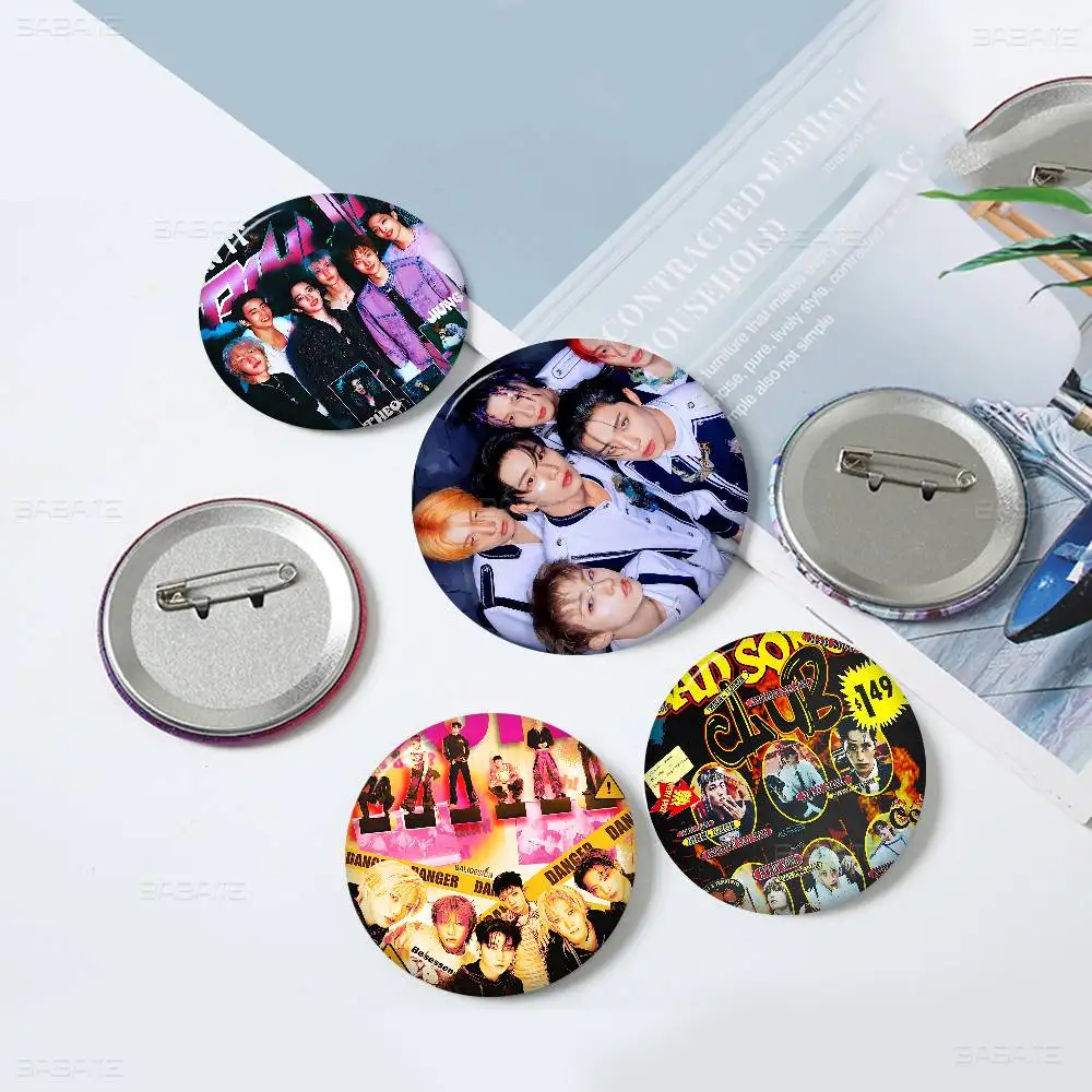 مخصص P1Harmony KPOP لينة زر دبوس مشرق مطبوعة أيقونة هدية للأصدقاء شارة طوق بروش التلبيب دبوس معدني #6