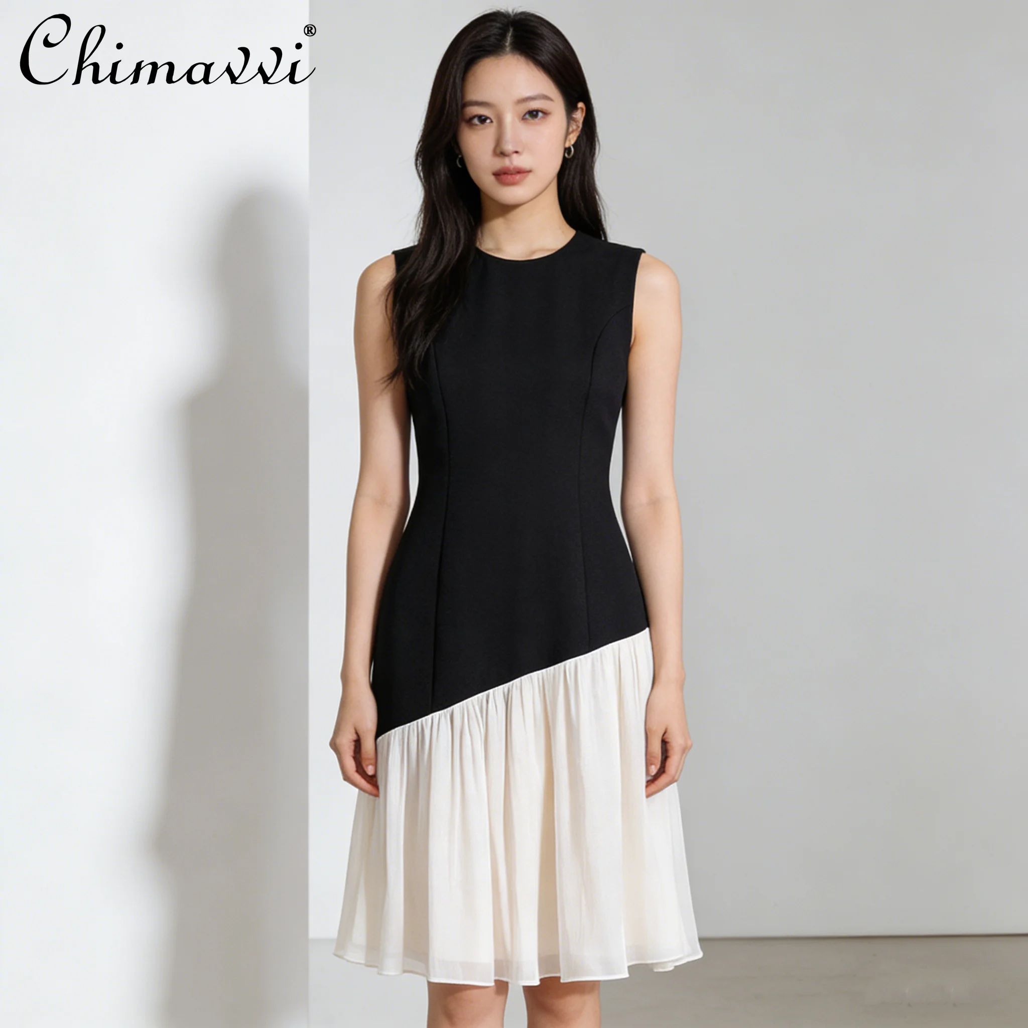 

French Elegant Fashion Socialite Round-neck Sleeveless Black White Patchwork High Waist A-line Short Dress for Women Summer 2026