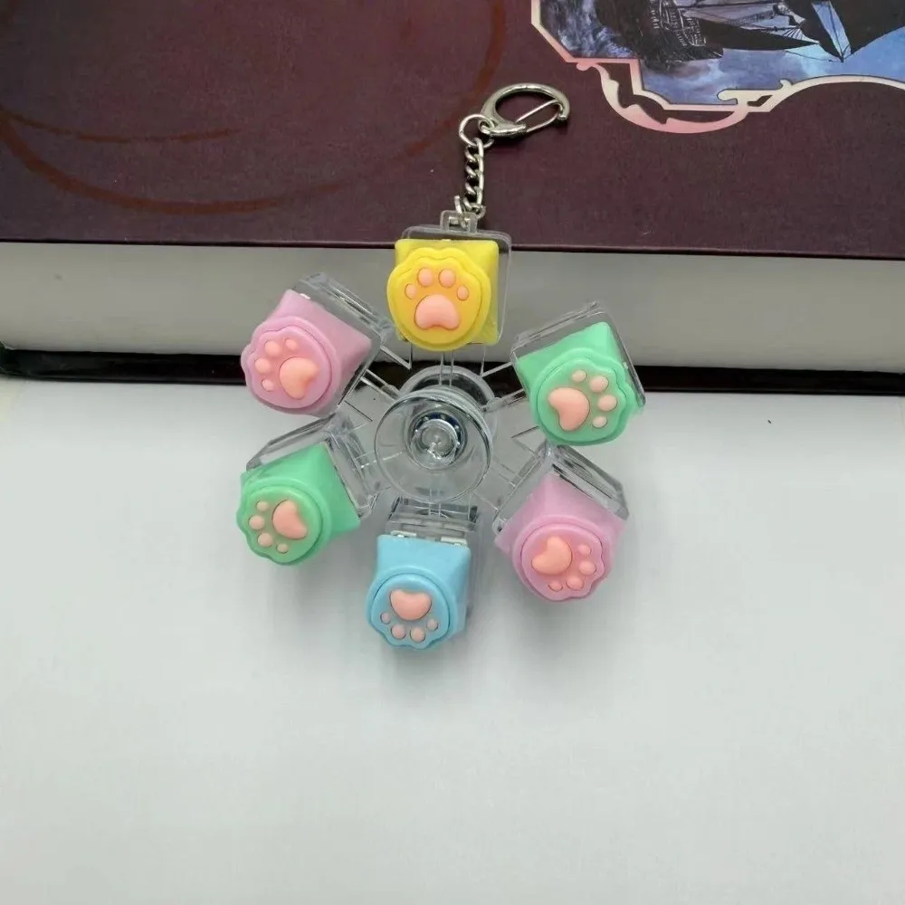 Llavero con diseño de pata de gato para teclado mecánico, spinner antiestrés de silicona con botón de garra de gato, colgante colorido de dibujos animados Kawaii