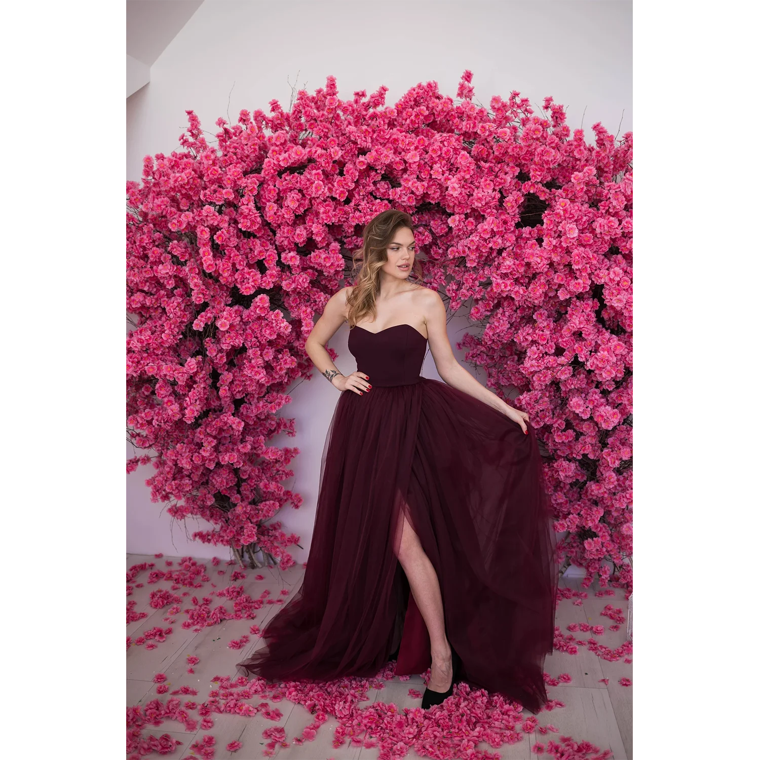 

Burgundy Tulle Prom Dress Strapless Side Split Side Zipper Sweep Train Evening Gowns Party Dresses Black, Royal Blue, Navy