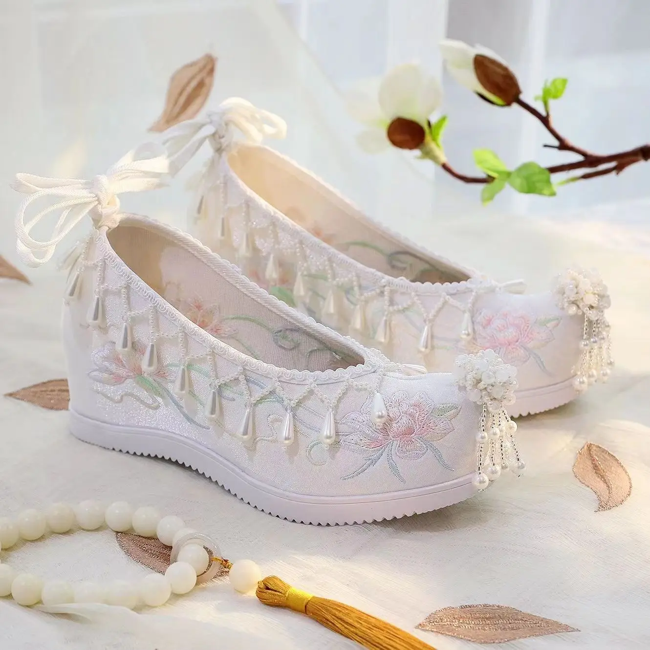 Spot Goods Shoes for Han Chinese Clothing Women's Single Antique Cloth Pearl Warped Bow Height Increasing Embroidered Cotton