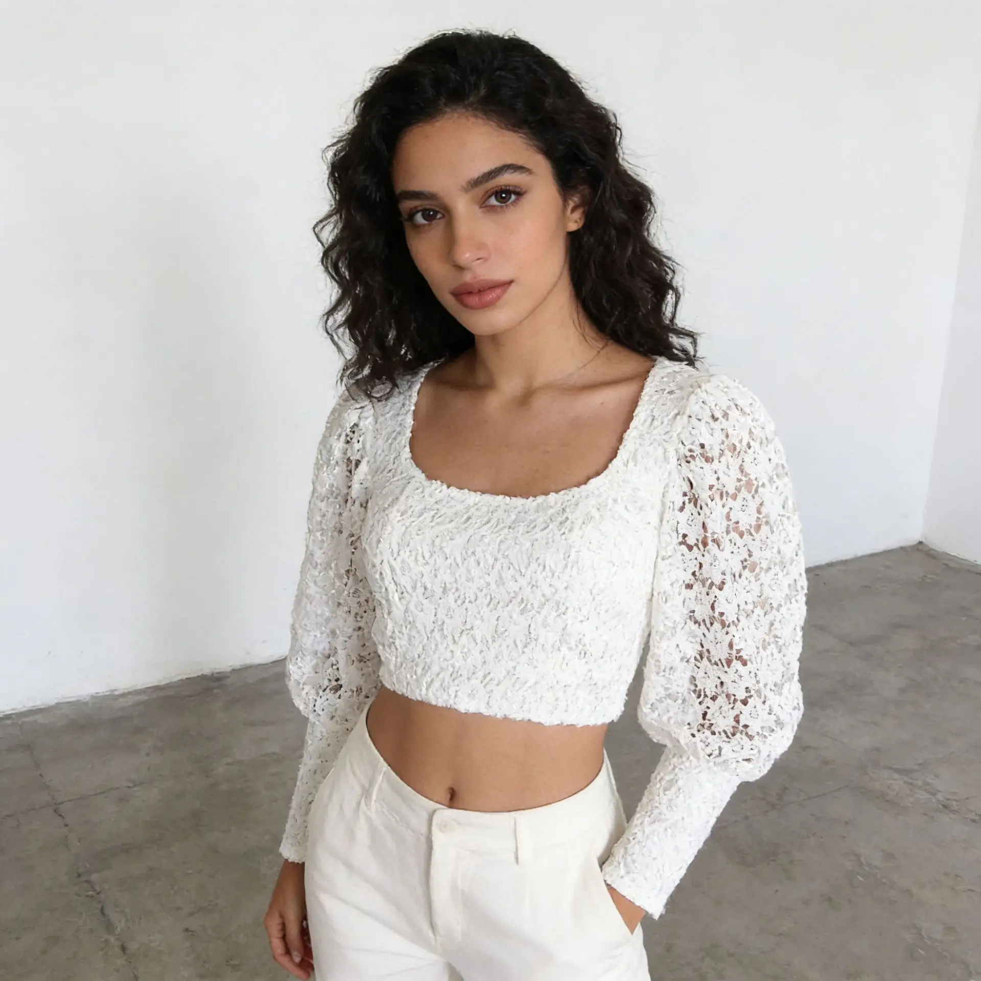 

French Women's Spring Fashion Lace Waist-Cinching Crop Top Sexy Shirt Short Fit T-shirt Black White