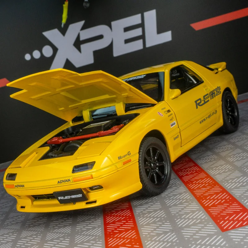Modelo de coche de aleación Mazda RX7 1:24, puertas y capó de motor, el maletero se puede abrir, tiene funciones de sonido y iluminación simuladas