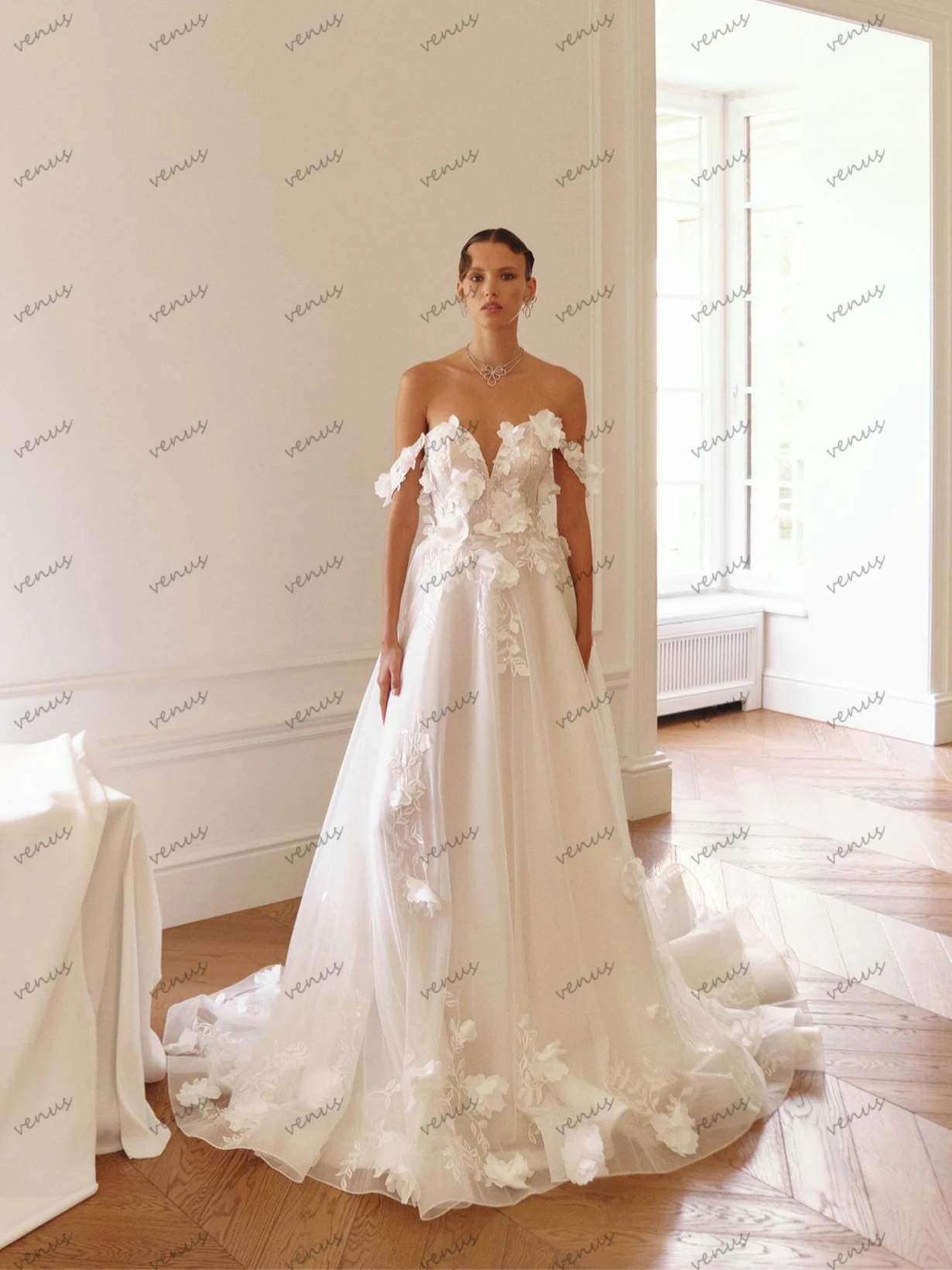 Abiti da sposa affascinanti Abiti da sposa eleganti Abiti con spalle scoperte Abiti da sposa glamour lunghi fino al pavimento in raso personalizzati