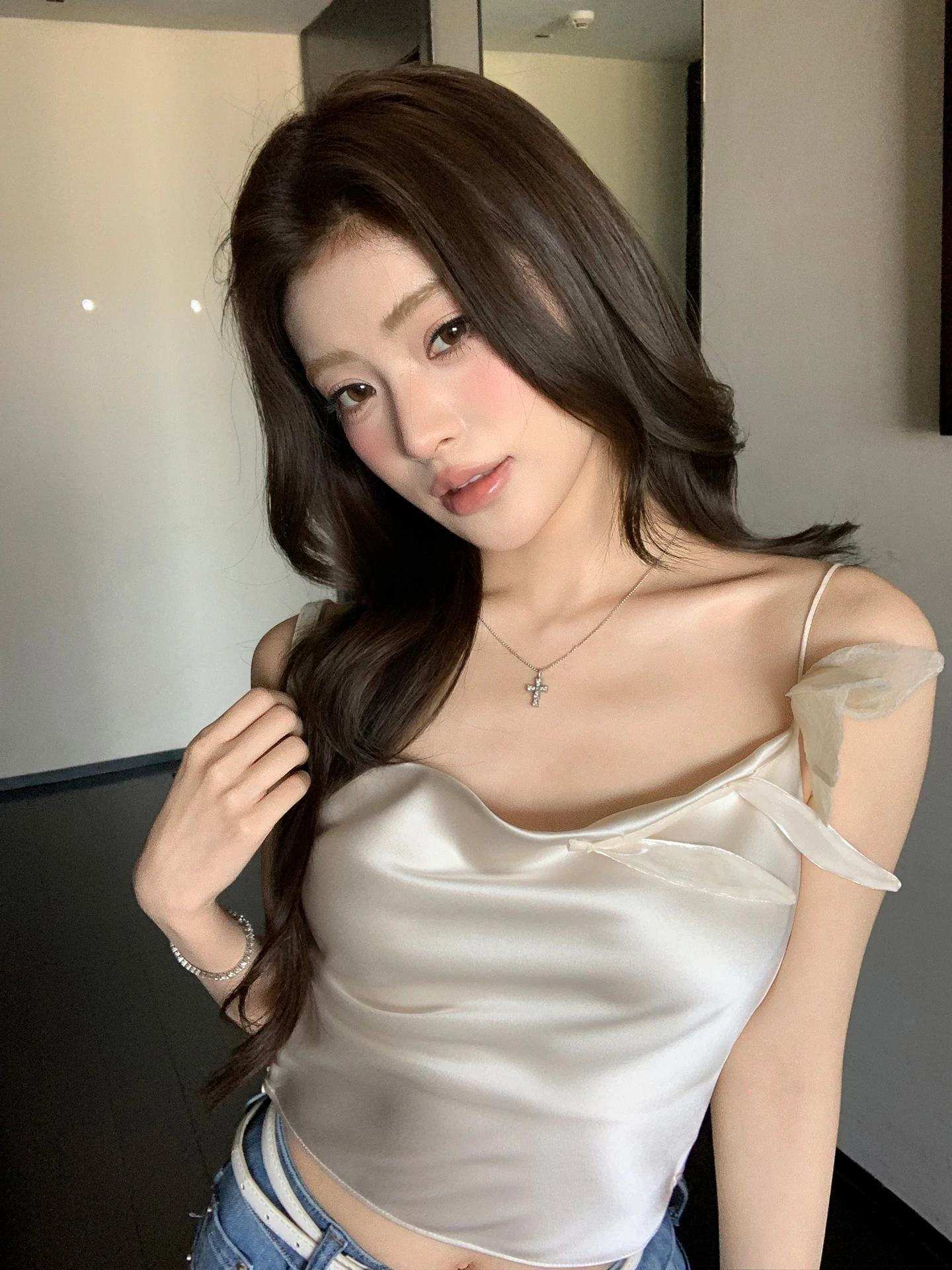 

Элегантный бежевый женский летний топ с воротником-халтером Aviva on Earth: дышащий, укороченный, модный, с открытой спиной