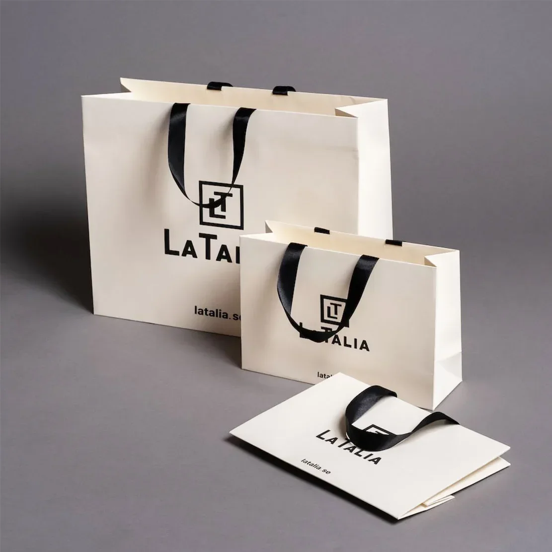 Saco de papel de jóias de estampagem a quente com logotipo de folha de ouro de luxo personalizado com seu próprio logotipo