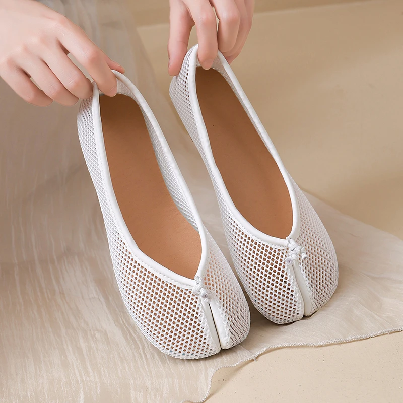 Lightweight Mesh Flat Shoes Fashion Split Toe Shallow Mouth Soft Sole Non-slip Wear-resistant Single Shoes