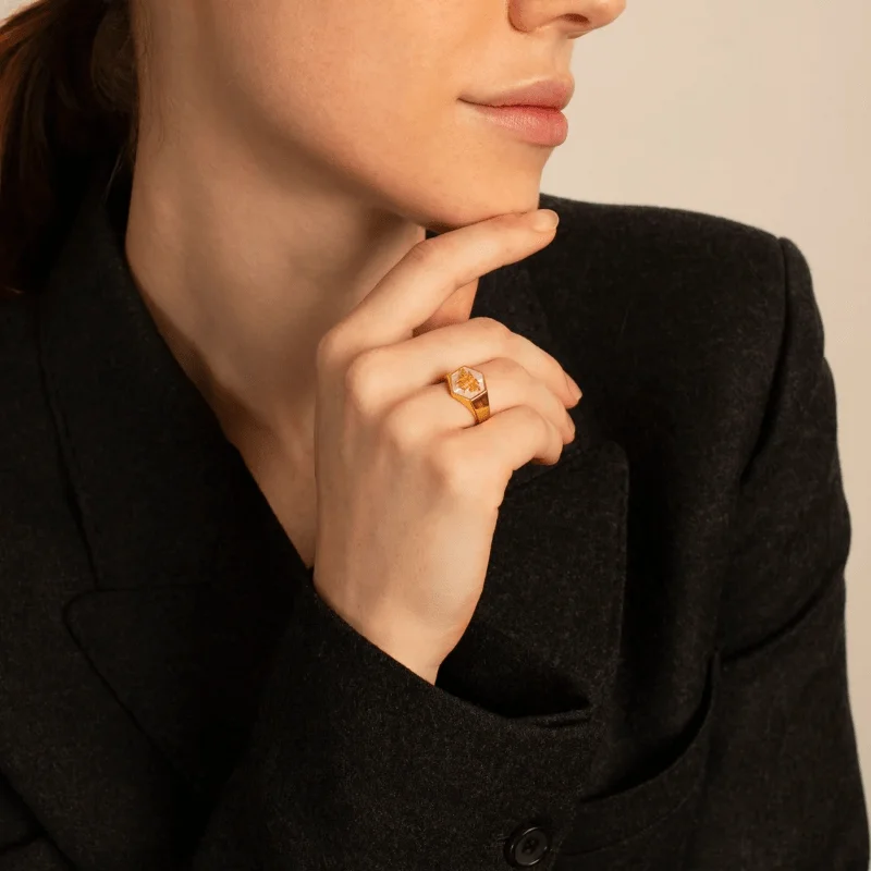 1pc Womens Fashionable Bee Ring, Luxurious Elegant Finish Perfect for Vacation, Exudes Sexy Confidence
