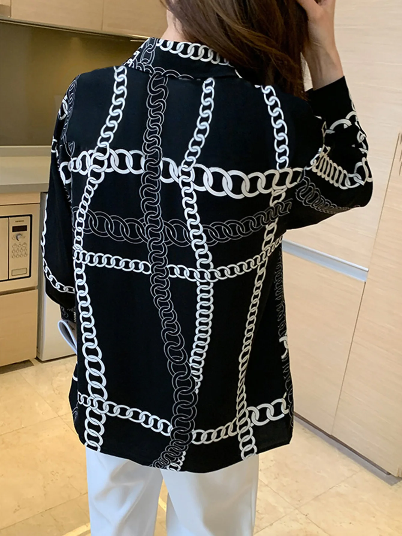 เสื้อเชิ้ตติดกระดุมแฟชั่นอเนกประสงค์สำหรับวันหยุดพักผ่อนฤดูใบไม้ร่วง/ฤดูหนาว ปี 2025 เสื้อผ้าผู้หญิง