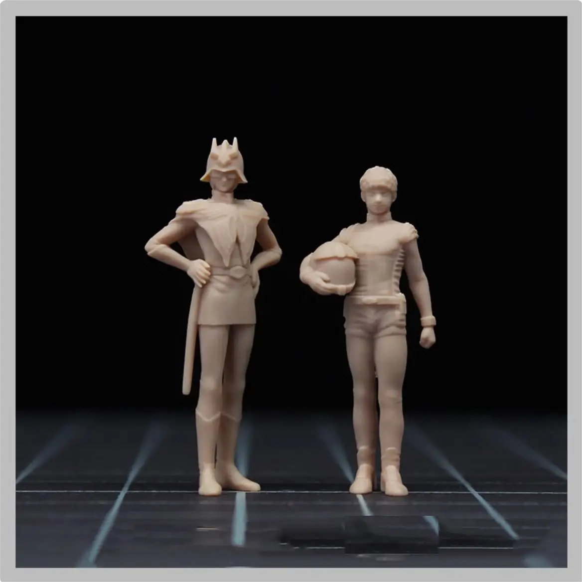 2 Pieces Resin 1/100 1/144 Miniatures Anime  Figures Model Sand Scene Props  Hand DIY Cars Vehicle Toys Dioramas Cartoon Figure
