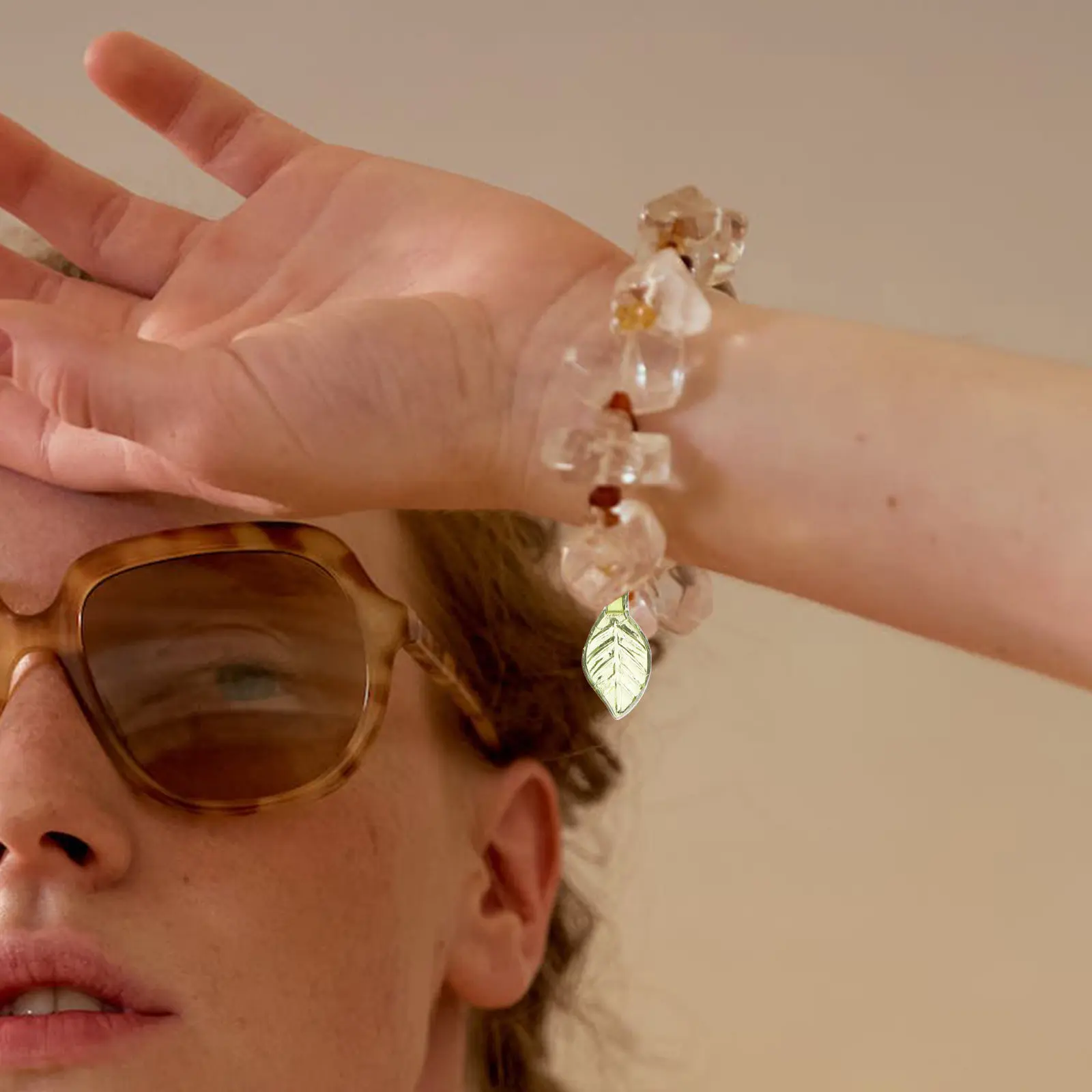 

100Pcs Acrylic Leaf Charms Pendants Delicate DIY Jewelry Making Supplies Leaves Dangle Charms for Bracelets Necklaces Earrings