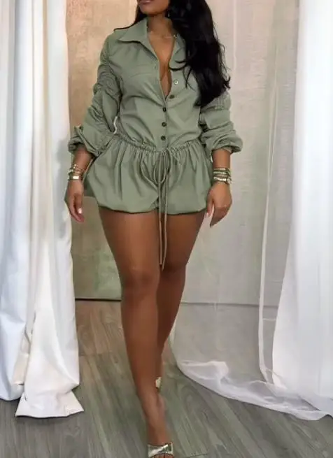 จั๊มสูทเซ็กซี่ผู้หญิงแฟชั่นใหม่ 2025 ลำลอง เซ็กซี่ หรูหรา จั๊มสูทขาสั้นเอวสูงรูดเชือก จั๊มสูทกระดุมย่น