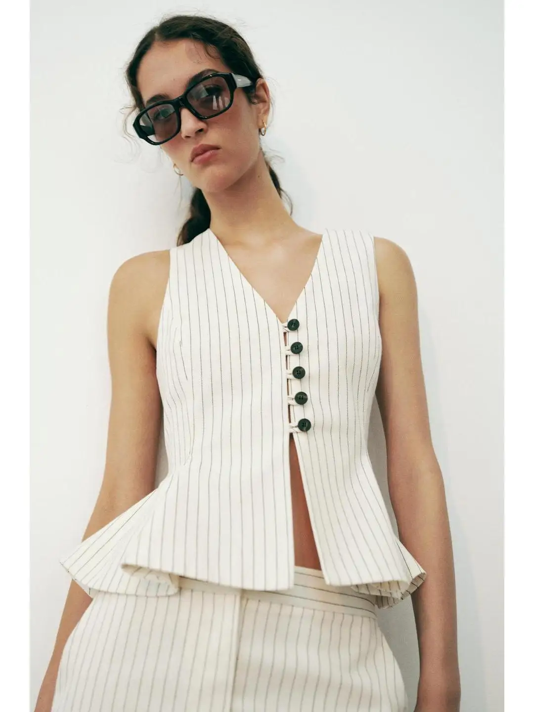 Elegant Striped Hem Vest Summer 2026 Women's Fashion Polyester Fiber A-Line Narrow Strap Vest City Walk Neutral Style Two-Pie...
