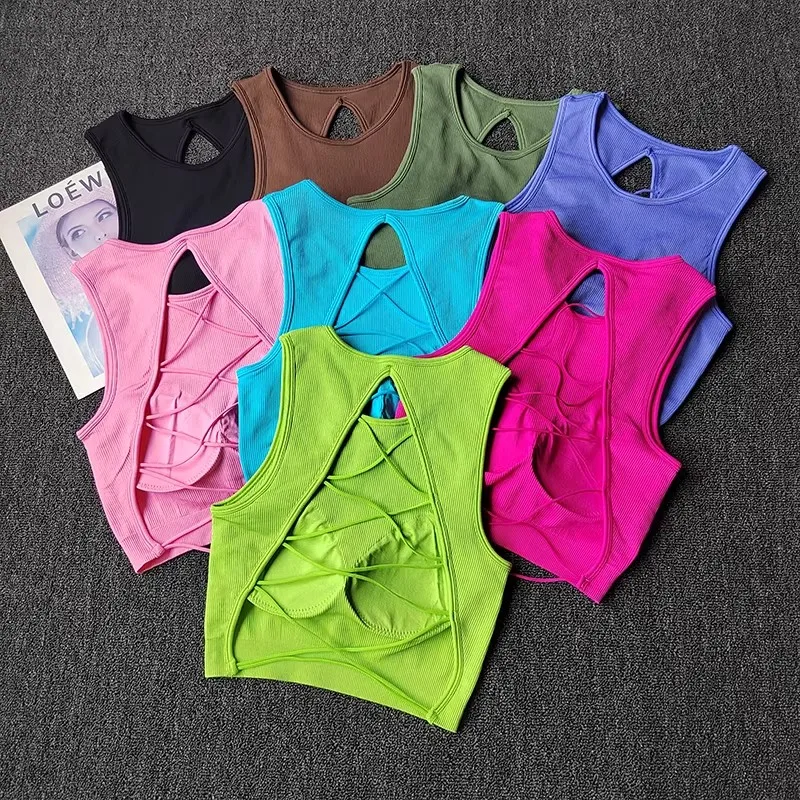 

Женская цельная майка для йоги с перекрестной стильной спинкой – бесшовная одежда для йоги, которая также служит спортивным бюстгальтером.