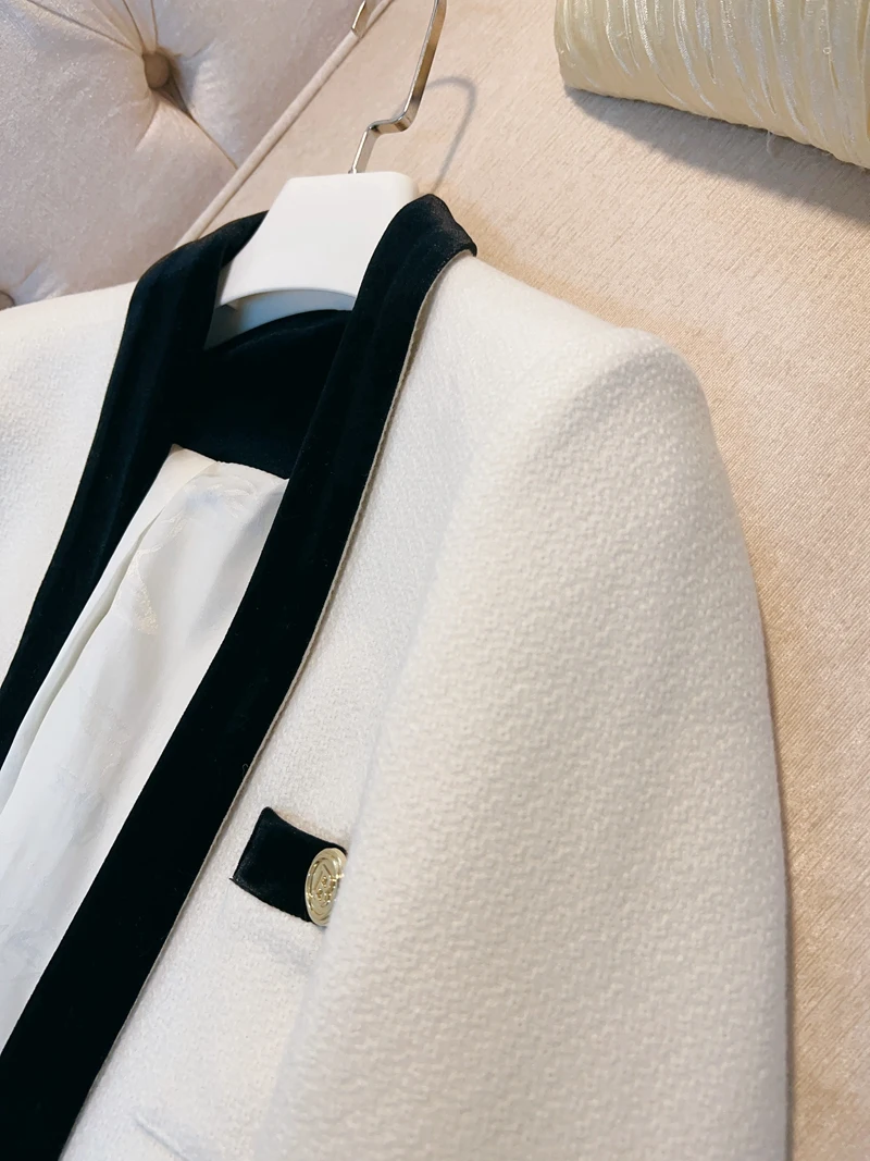 เสื้อสูทสีขาวสำหรับผู้หญิง รุ่น Ele Retro Ele ไซส์เล็ก คอลเลคชั่นฤดูใบไม้ร่วง