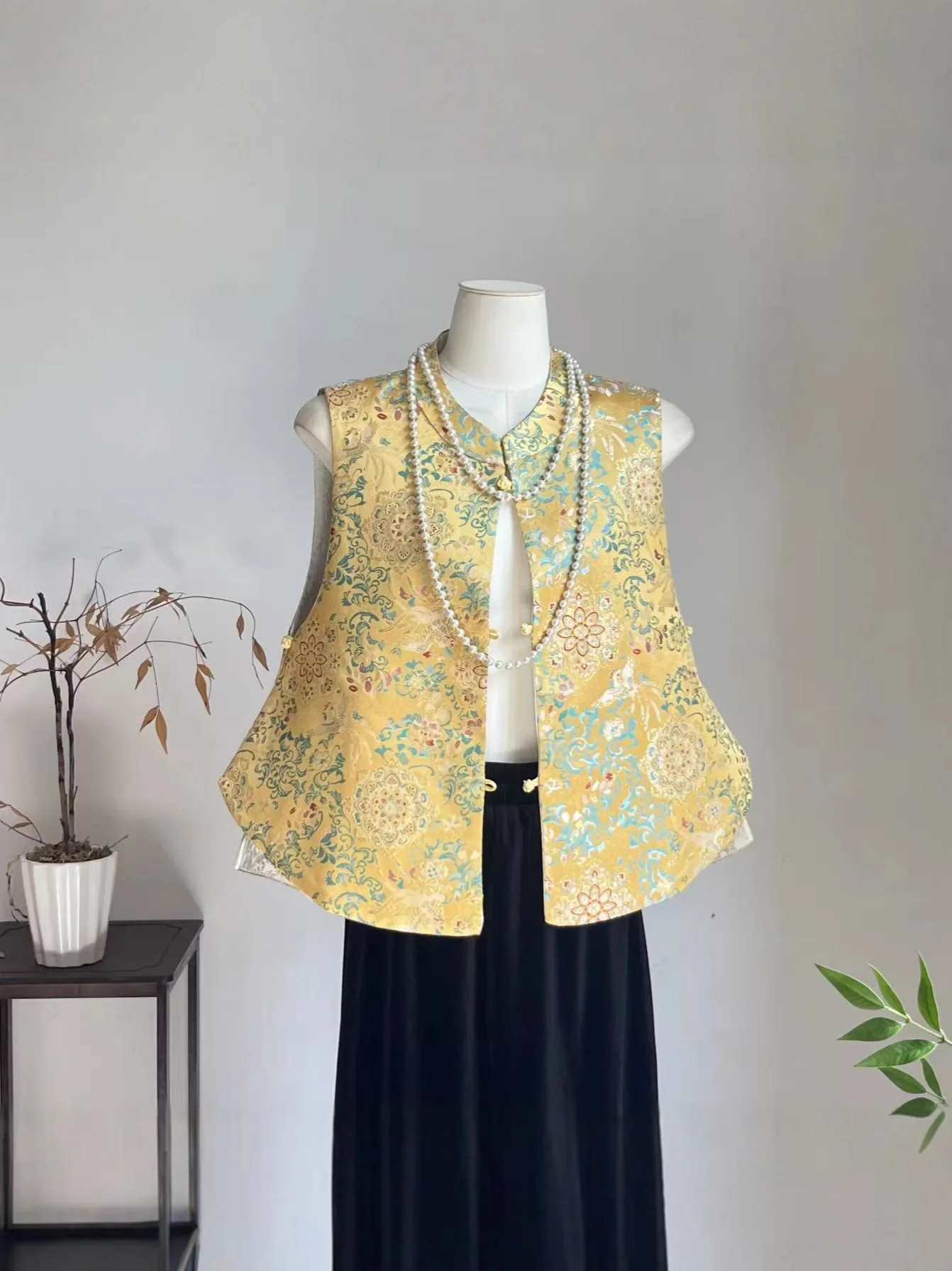 

Vintage Vest Reversible Jacquard Brocade Vest Lightweight Sleeveless Ethnic Vest Contemporary Traditional Pattern Waistcoat