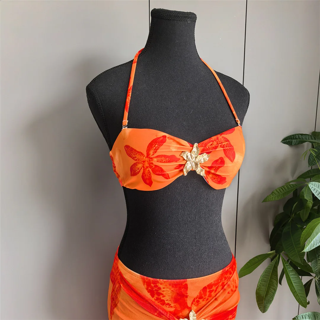 Neu mit Rock, Metallblumenmuster, Bikini, Damen-Badeanzug, dreiteiliges Bikini-Set, Badebekleidung, Badeanzug, Schwimmbekleidung V7285 – Detail 4