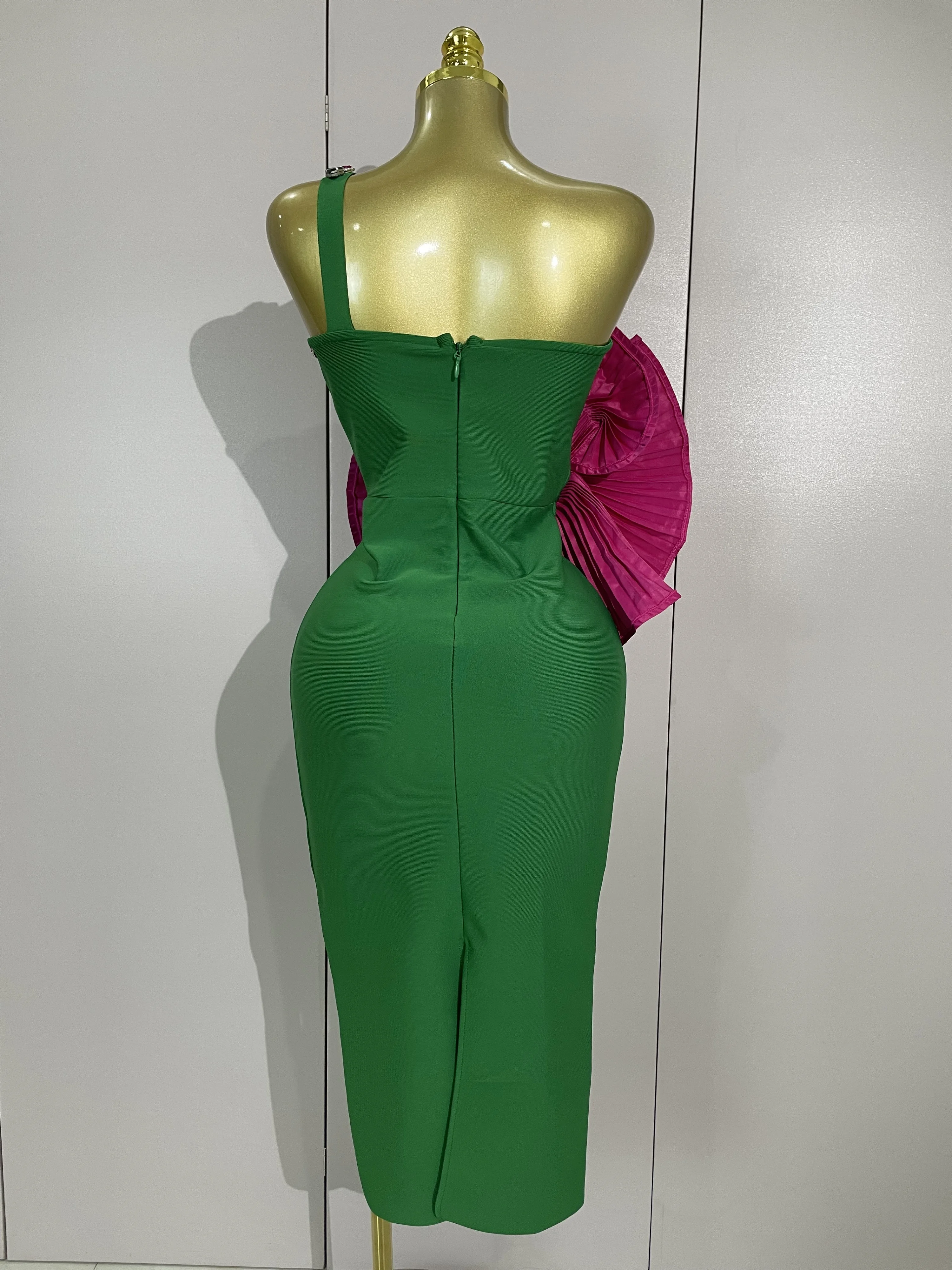 女性用キラキラクリスタルセクシーワンショルダービッグローズレッドフローラルグリーンボディコンバンデージドレスエレガントセレブリティパーティーカクテルドレス