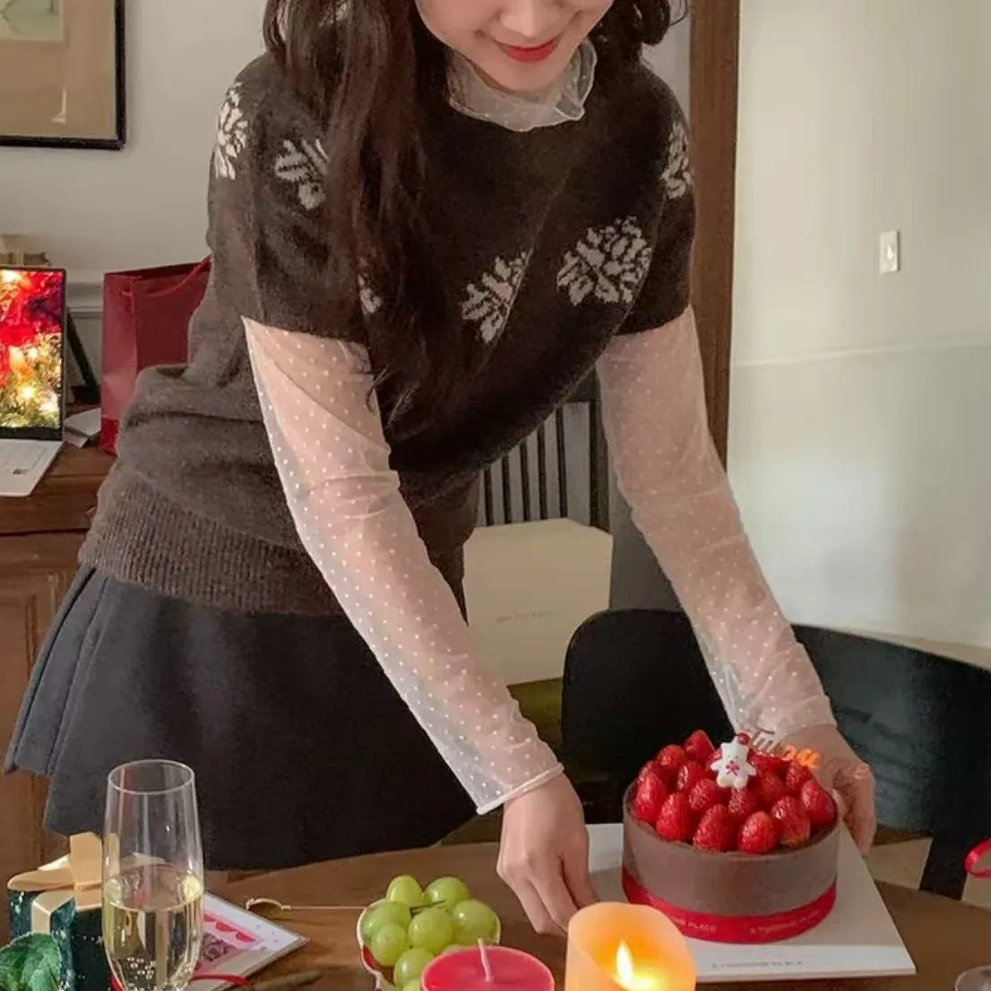 เสื้อสตรีสไตล์เกาหลี ลายจุด แขนยาว ผ้าลูกไม้ คอสูง ทรงเข้ารูป ช่วยพรางหุ่น ใส่เป็นเสื้อตัวในได้