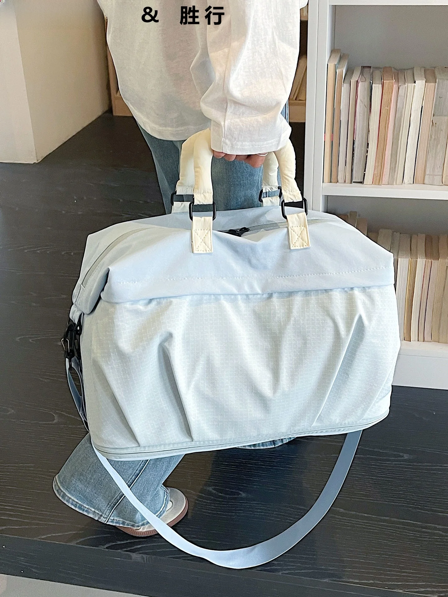 sac-de-voyage-grande-capacite-pour-femme-version-extensible-sac-a-bandouliere-leger-et-tendance-sac-a-dos-croise