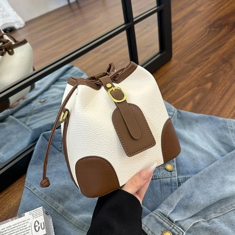 

Elegant High-End Shopper Bag For Fashionable Women With Large Capacity Solid Color And Versatile Commuter Use