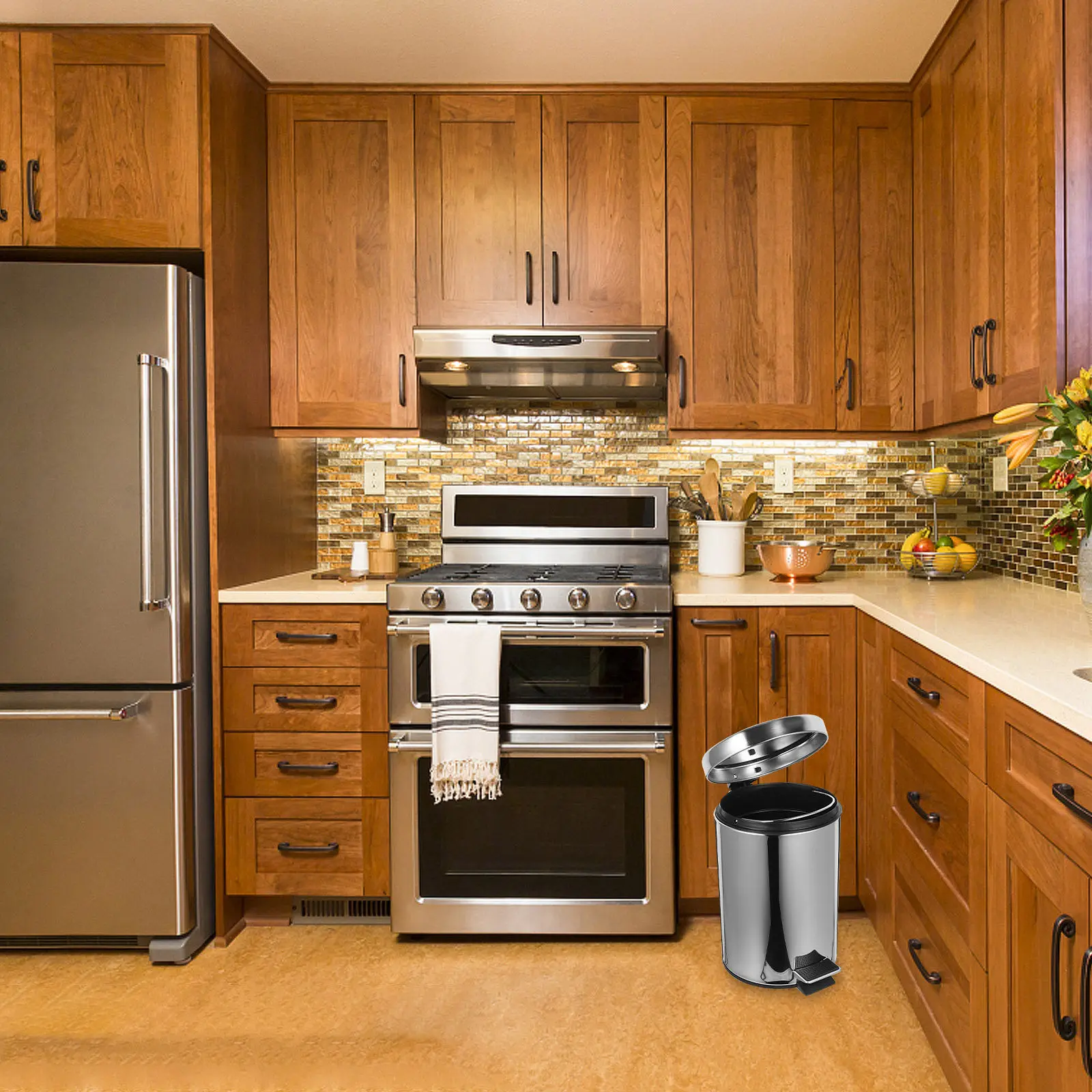 

Мусорное ведро из нержавеющей стали с большой вместимостью, откидной крышкой, устойчивой педалью и функцией работы без рук для дома, офиса, спальни