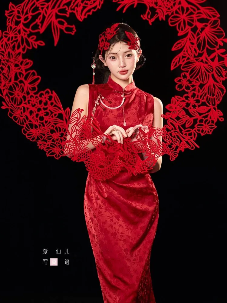 

New 2026 Red Vintage Photography Studio New Year Theme Atmosphere Personal Portrait Artistic Costume Women's Fashion