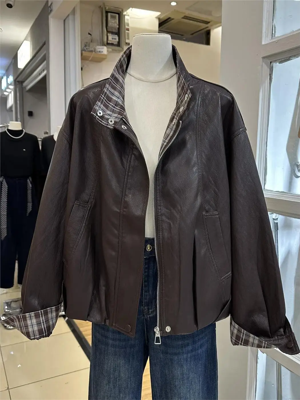 

Loose Plaid Shirt Patchwork PU Leather Jacket Women's Short Outerwear Autumn 2026 New Style Slimming Fashionable Top