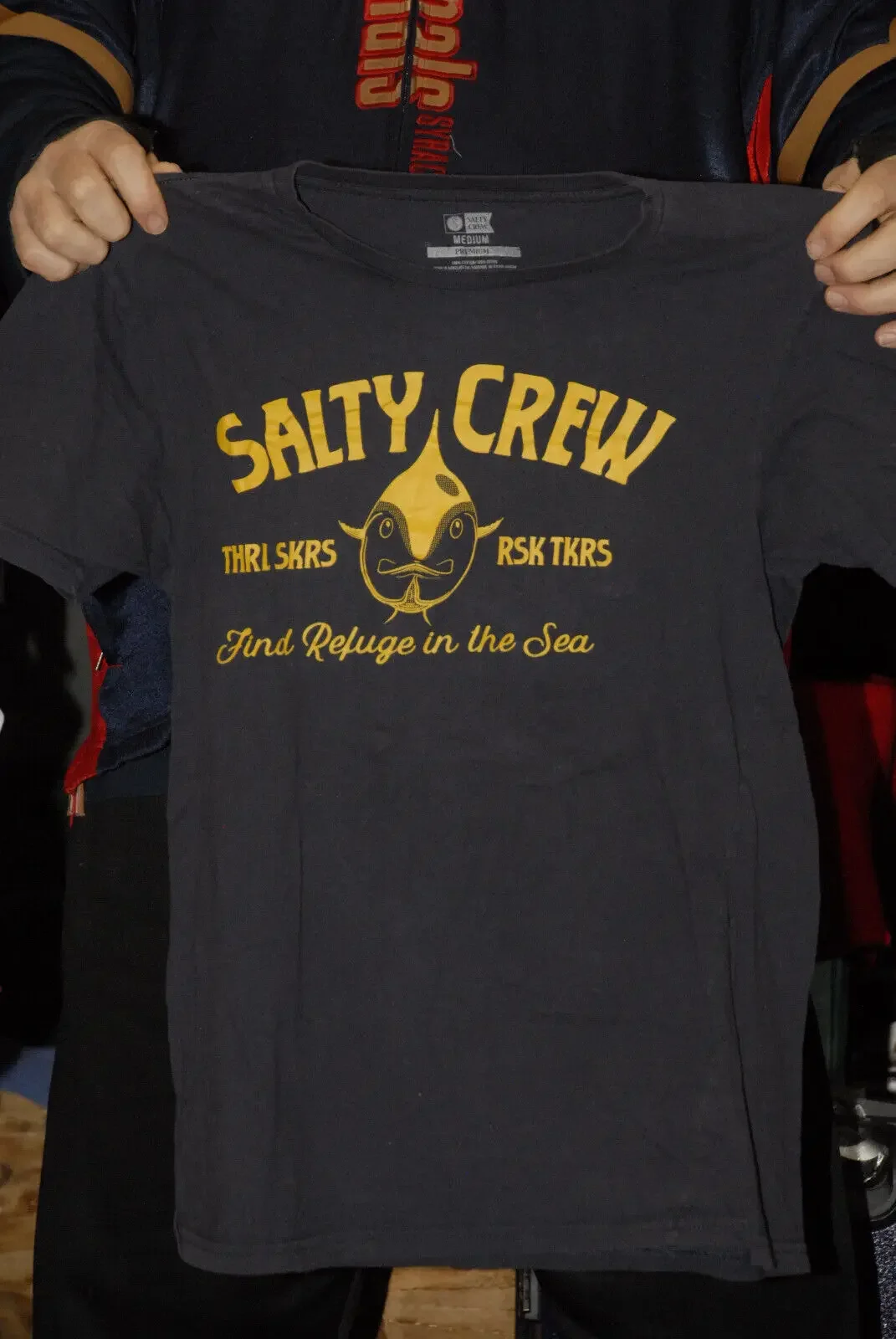 

Salty Crew T shirt fishing beach lifestyle gold on blue M refuge in the sea long sleeves