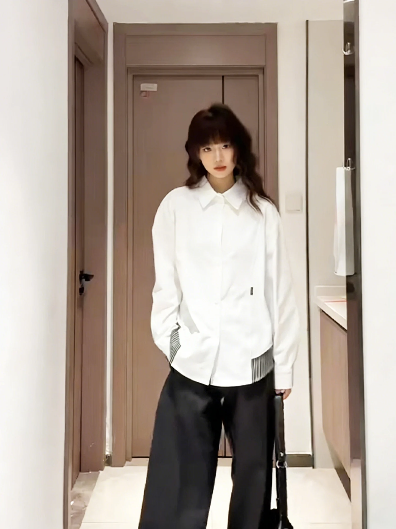 

Японская деконструированная полосатая рубашка в стиле пэчворк для мужчин, с длинным рукавом, повседневная, весенняя, белая, универсальная, свободного кроя