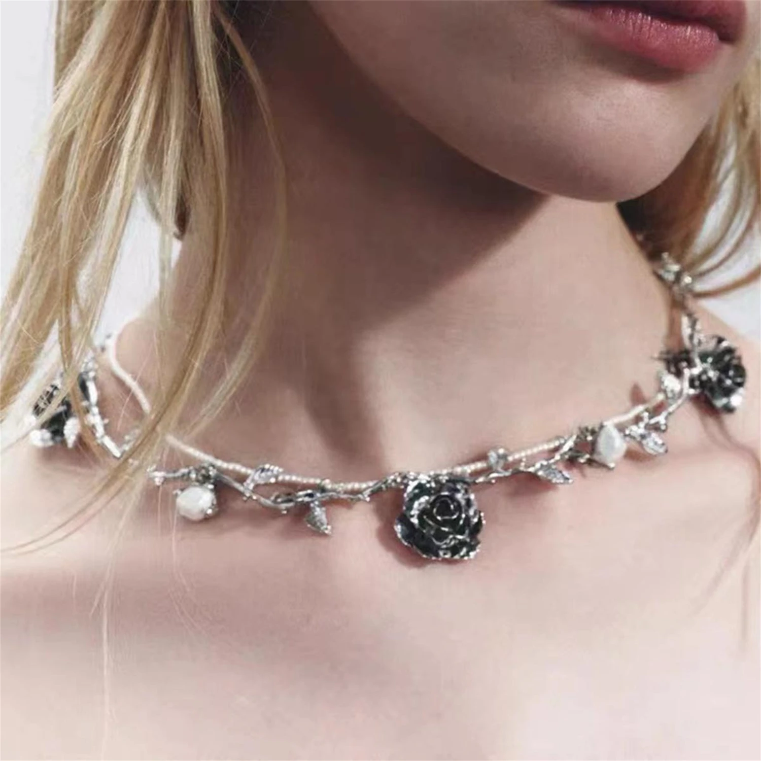 

WAKA Gothic Floral Pearl Necklace Rose Flower & Leaf Design Trendy Women's Choker Unique Jewelry for Edgy & Elegant Looks
