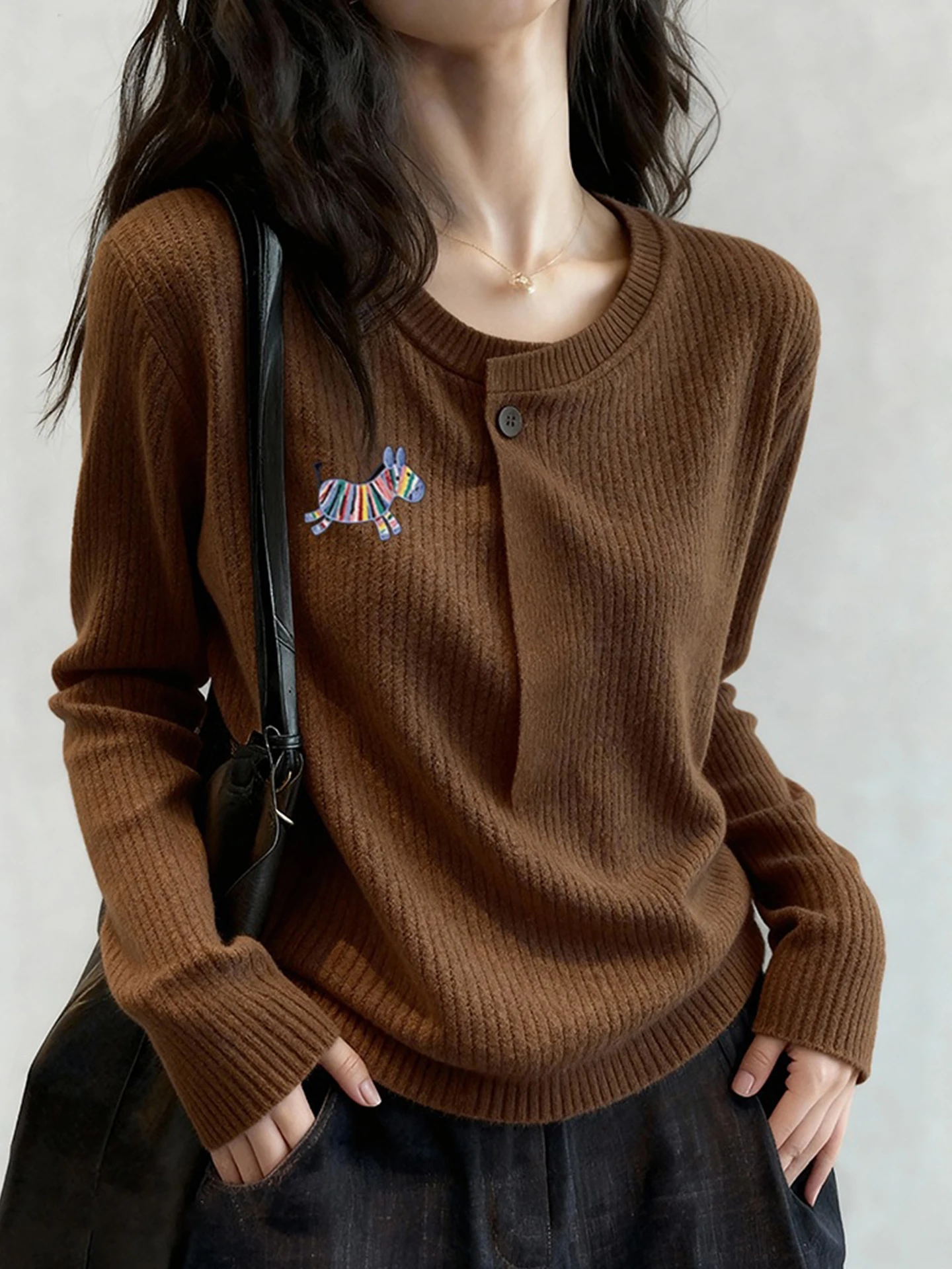 

Fashionable Button Printed Knitted Long Sleeve Soft Base Shirt Anti Aging Beautiful Casual Loose Fit Winter Season Women's Top