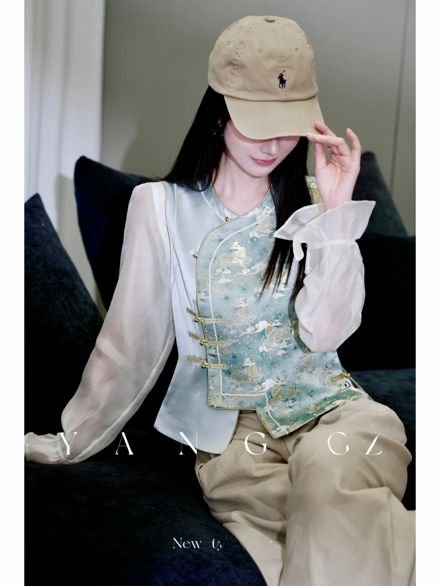 

Новый китайский кардиган-жилет Yang GZ в национальном стиле с узором быка, круглый вырез, свободный крой, оригинальный дизайн, женская верхняя одежда