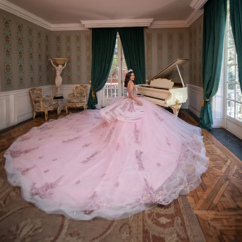 Рисунок 4 - Розовое платье Quinceanera с открытыми