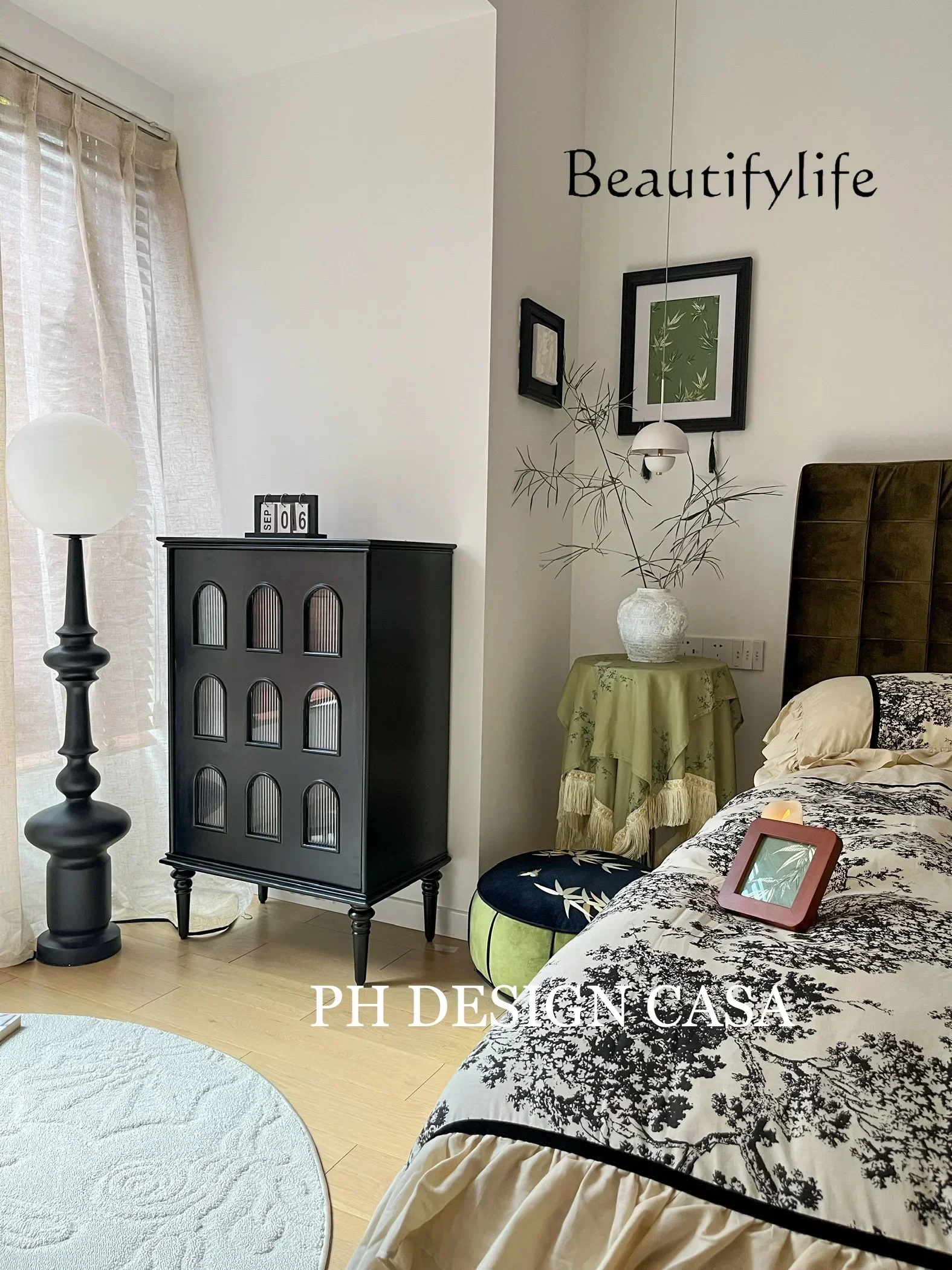 Retro style display cabinet entrance French solid wood dining side cabinet living room single door movable side cabinet