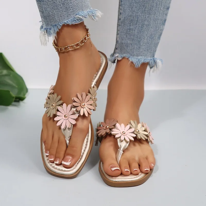 

Fashion Floral Decor Women Flat Slippers 2026 Summer New Square Toe Comfort Outdoor Female Shoes Trendy Clip Toe Casual Sandals