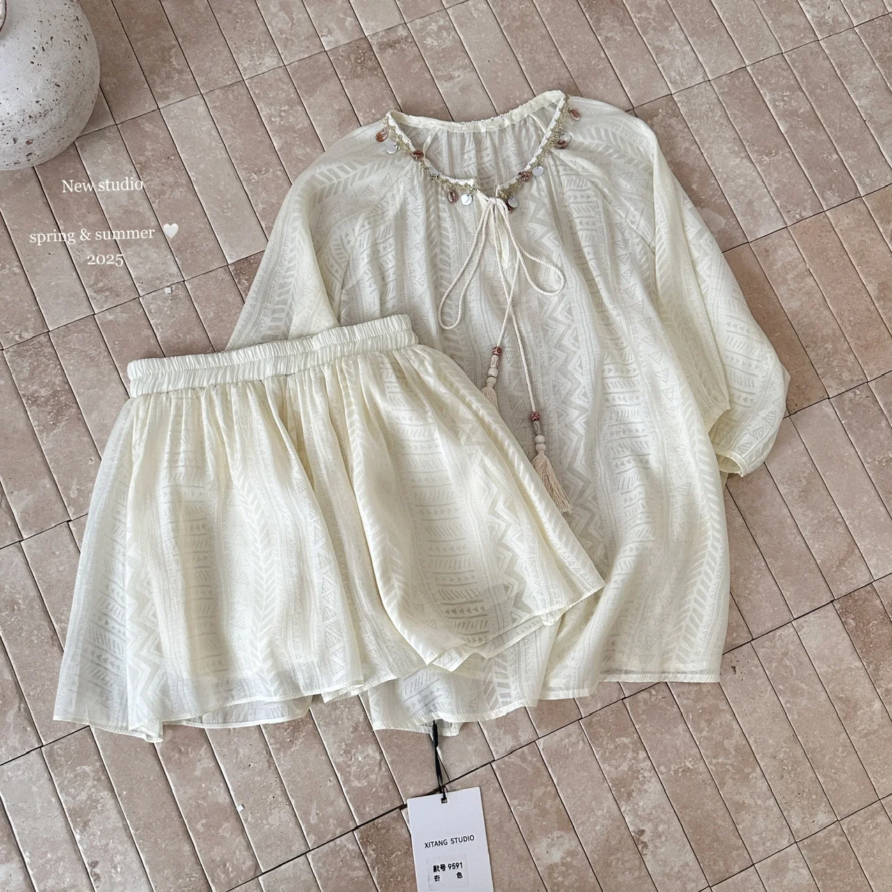 

Women's Summer Casual Holiday Two Pieces Shorts Suit Lady Holiday Shell Decorative O Neck Short Sleevel Loose Blouse + Shorts