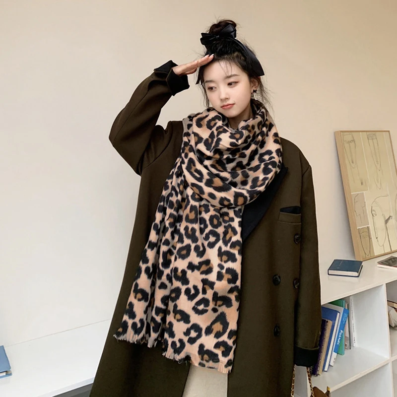 Sciarpa simile al Cashmere leopardata stampata alla moda per le donne scialle lungo invernale protezione antivento all\'aperto tenere al caldo