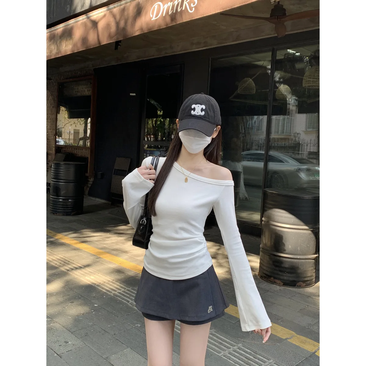 

Women Off Shoulder Sexy Ruched Long Sleeve Top for Spring Autumn Flared Sleeve Slim Fit T-Shirt Cute Y2K Girl Outfit Basic Wear