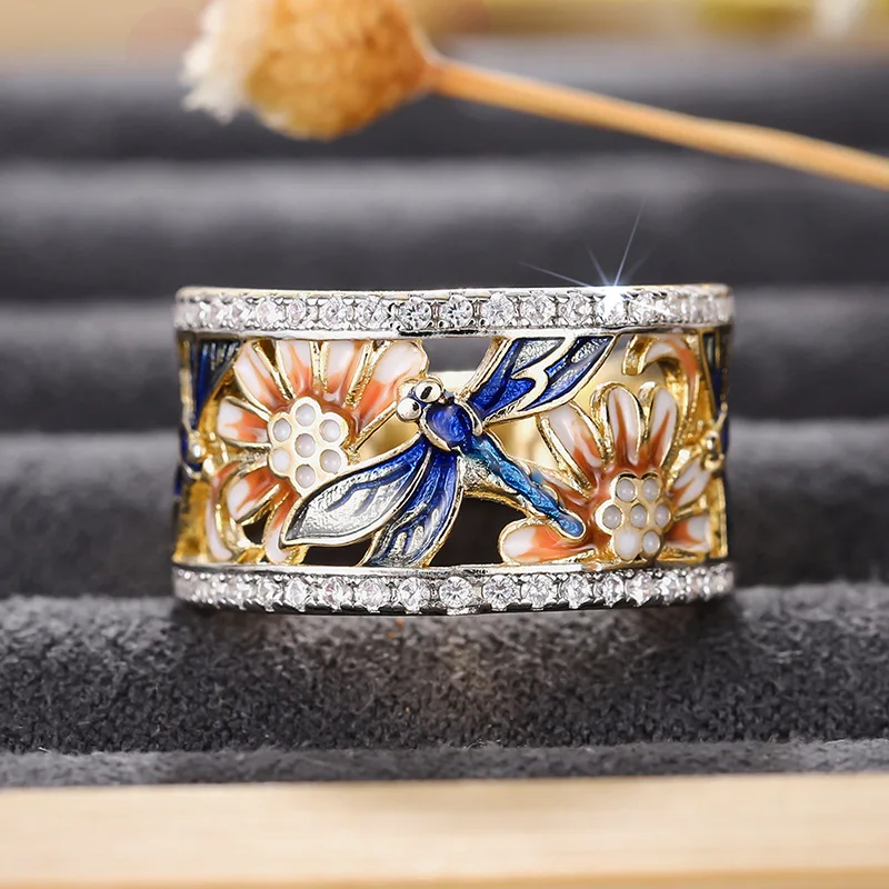 جو فني المينا الأوروبي والأمريكي، تصميم خاتم زهرة اليعسوب، مجوهرات مأدبة راقية وبسيطة وعصرية