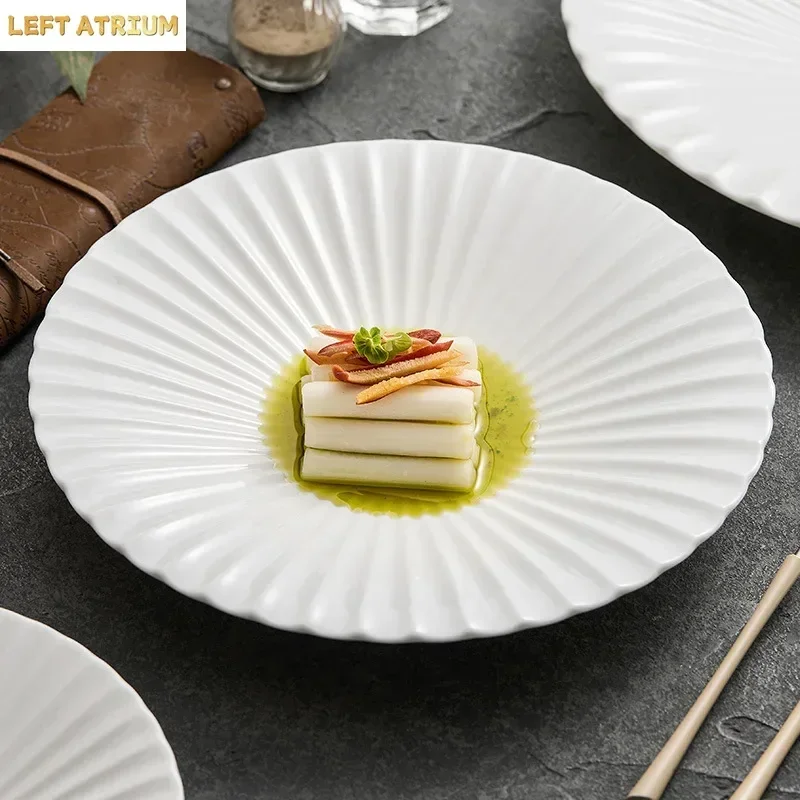 White porcelain plates, dishes, advanced dishes, hotel tableware, underglaze color texture, western food dishes, salad dishes.