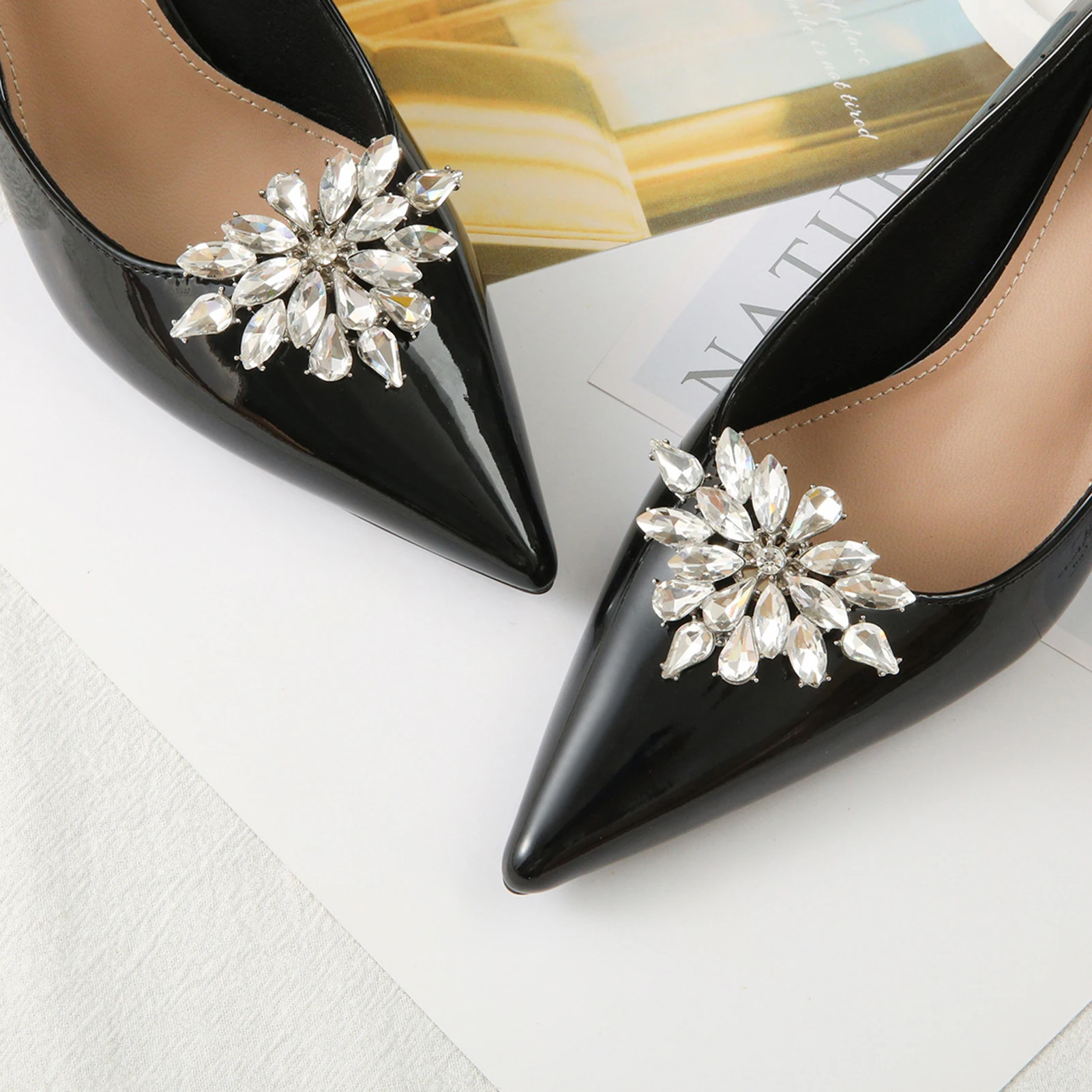 

1Pcs Shoe Clips Rhinestone Bride Wedding Shoes Decoration Women High Heel Charms Jewelry Ornaments Shoes Crystal Flwoer Decor